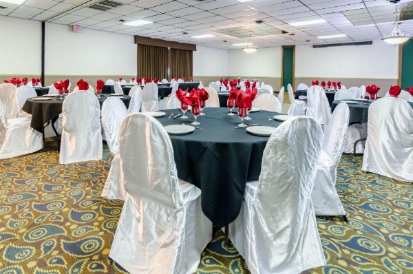 Quality Inn & Suites Salina image 17