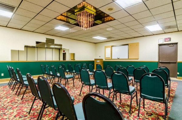 Quality Inn & Suites Salina image 9